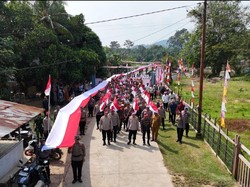 Ekspedisi Merah Putih Polda Riau Kibarkan Bendera 81 Meter di Pesisir Kampar