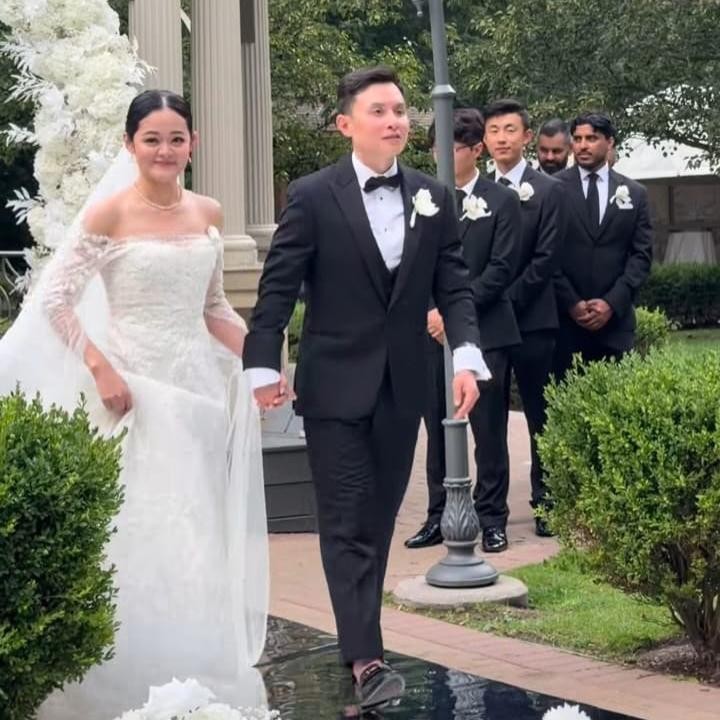 <p>Momen tersebut dibagikan langsung oleh Gisela melalui beberapa postingan ulang di Instagram Storiesnya. Dalam unggahan, pasangan pengantin yang satu ini melangsungkan pernikahan di Toronto, Kanada.&nbsp;(Foto: Instagram @giselacindy12)</p>