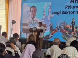 Pemprov DKI Denda Perusahaan yang Buang Sampah Sembarangan Rp 5 Juta