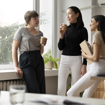 Bye Istilah Jadul! Ini 7 Transformasi Bahasa Dulu vs Sekarang yang Makin Kece