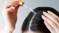 5 Rekomendasi Scalp Serum untuk Mengatasi Ketombe dan Rambut Rontok