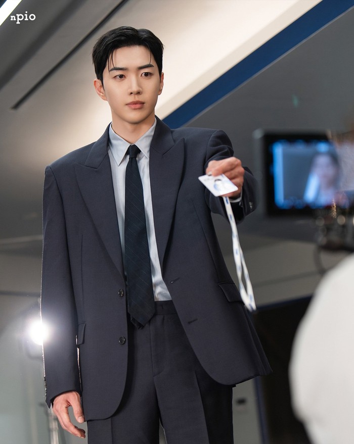 Mengadaptasi webtoon 'My Oppa is an Idol' karya Sungeun, drama 'My Bias, My Boss' bersiap untuk menyetarakan pesona direktur perusahaan fashion Kang Ha Gi untuk setara bahkan tak kalah bersinar dari bintang idola K-Pop./ Foto: instagram.com/npio_official