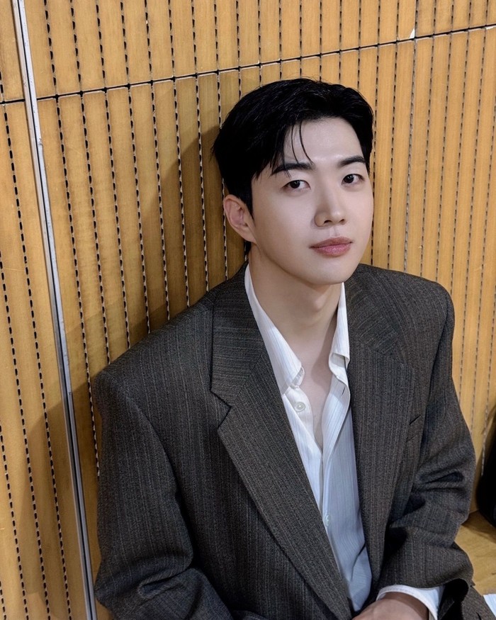 Kang Ha Gi merupakan seorang yang kompeten dalam mengelola perusahaan meskipun pembawaannya terasa canggung. Selama ini fokus hidupnya hanya tertuju pada prestasi individu sehingga menyebabkannya tak memahami cinta./ Foto: instagram.com/npio_official