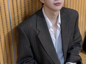 Kang Ha Gi merupakan seorang yang kompeten dalam mengelola perusahaan meskipun pembawaannya terasa canggung. Selama ini fokus hidupnya hanya tertuju pada prestasi individu sehingga menyebabkannya tak memahami cinta./ Foto: instagram.com/npio_official