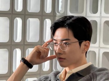 Romansa kantor dengan karyawan sendiri merupakan hal yang tak pernah dibayangkan oleh Kang Ha Gi sebelumnya, Beauties. Oleh karena itu, fokusnya terhadap pekerjaan mulai terpecahkan berkat Nam Da Reum./ Foto: instagram.com/npio_official