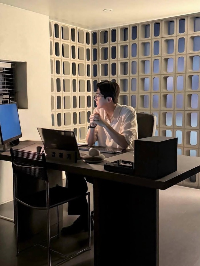 Kedepannya, Beauties akan lebih banyak menyaksikan sisi menawan Kang Hoon dalam mendalami peran Kang Ha Gi yang diam-diam menumbuhkan kewaspadaannya untuk terus memperhatikan./ Foto: instgram.com/npio_official