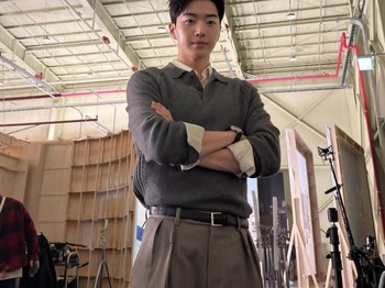 Sukses memikat publik dengan pesonanya sejak awal episode, Kang Hoon melanjutkan aksinya membuat publik semakin jatuh cinta dengan pesona lembut Kang Ha Gi setiap hari Senin dan Selasa di HBO Max./ Foto: instagram.com/npio_official