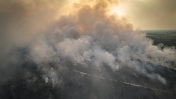A drone view shows smoke rising during the wildfire in Ogan Ilir regency, South Sumatra province, Indonesia, August 9, 2026. REUTERS/Abriansyah Liberto