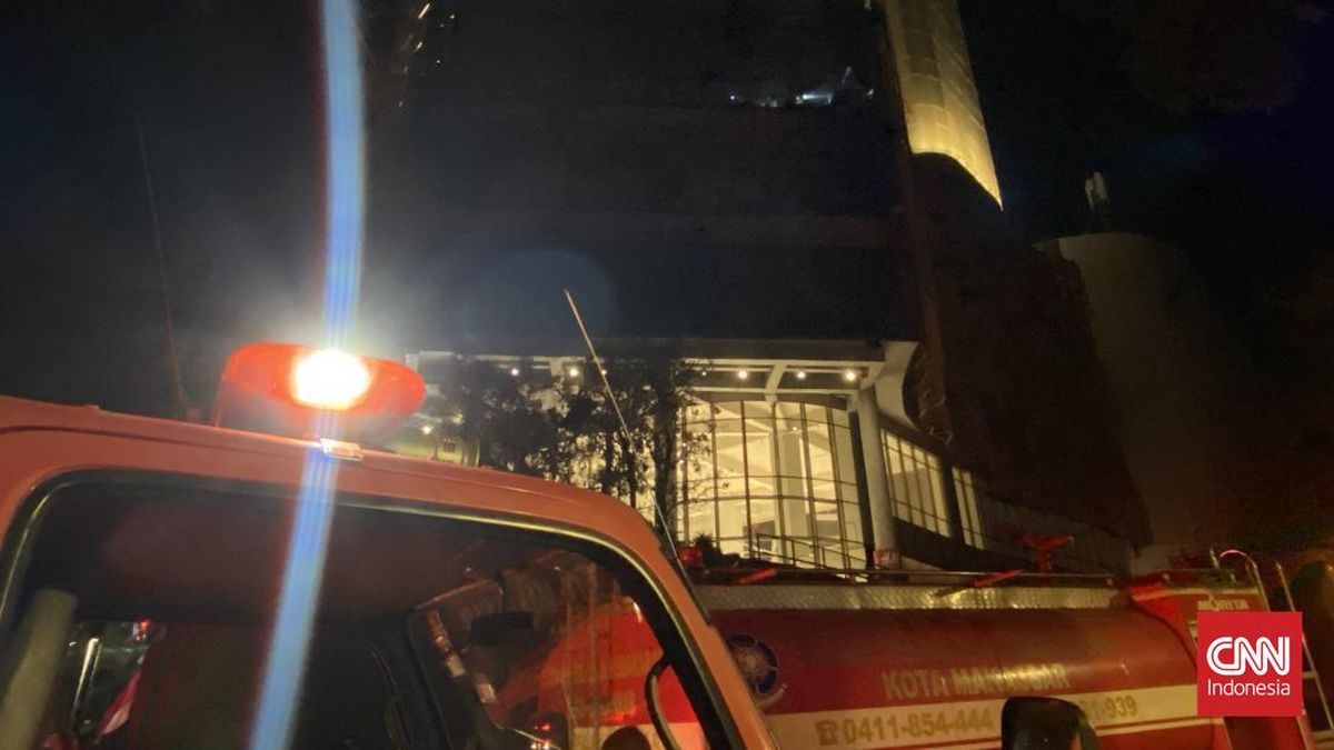 Kebakaran Mal di Makassar, Pengunjung-Karyawan Alami Sesak Napas
