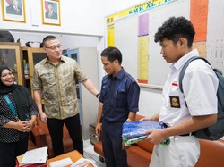 Kenneth DPRD DKI Bantu Siswa SMK Al-Irsyad Agar Kembali Belajar Tanpa Beban Biaya