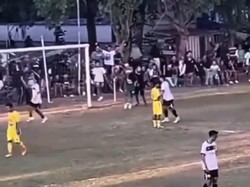 Video Viral Kiper Dipukul hingga Tersungkur di Liga Bantul