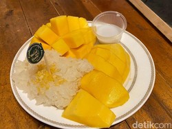 Nyam..., Nyam..., Menyantap Mango Sticky Rice yang Viral Itu di Rumah Asalnya