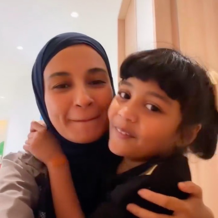 <p>Beberapa waktu lalu, Shireen dan suaminya menceritakan perjalanan saat mengetahui diagnosis sang putri. Setelah mengetahui anaknya adalah penyandang autisme, keduanya mulai rutin mendampingi Shafiyyah untuk terapi. (Foto: Instagram @shireensungkar)</p>
