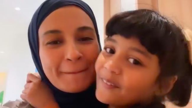 Momen Shireen Sungkar Dampingi Sang Anak yang Alami Autisme Adaptasi di Tempat Baru