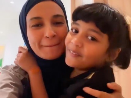 Momen Shireen Sungkar Dampingi Sang Anak yang Alami Autisme Adaptasi di Tempat Baru