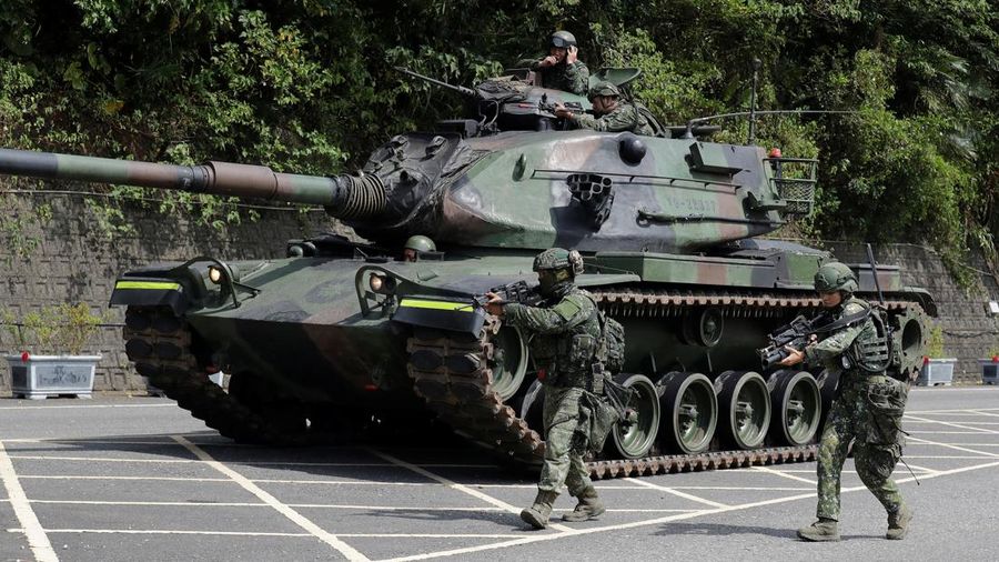 Para prajurit berperan-serta dalam misi pertahanan untuk sebuah pelabuhan vital selama latihan militer tahunan Han Kuang di Yilan, Taiwan timur laut, pada hari Senin, 10 Agustus 2026.