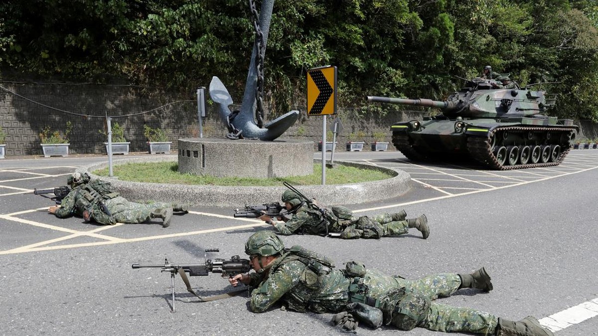 Ancaman China Membayangi, Sirene Serangan hingga Tank Dikerahkan