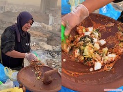 Jualan Gado-gado di Mekkah, Lapak Ibu Madura Ini Laris Manis!