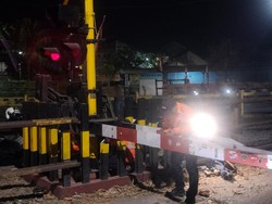 Pemotor di Sleman Rusak Palang Pintu Perlintasan Saat Kereta Hendak Melintas