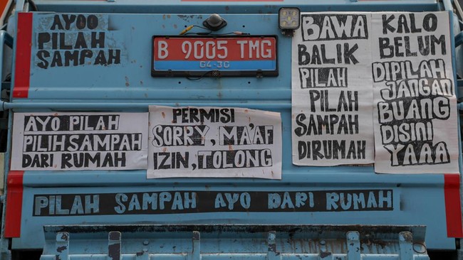 Sejumlah pekerja beraktivitas di Refuse-Derived Fuel (RDF) Rorotan, Jakarta, Senin (10/8). (CNN Indonesia/Febria Adha L).