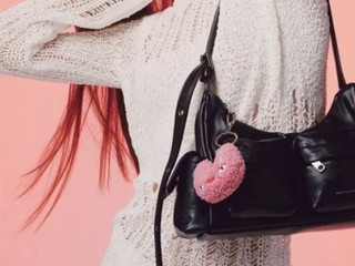 Mau OOTD Simpel ala Korea? Tas Ini Bikin Outfit Auto Rapi