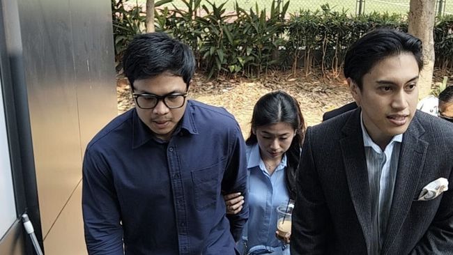 Youtuber Muhammad Jannah alias Bigmo memenuhi panggilan klarifikasi Polda Metro Jaya terkait dugaan promosi liquid vape yang melibatkan anak-anak di Polda Metro Jaya, Senin (10/8).