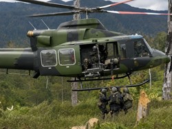 Pakai Helikopter, TNI Evakuasi Warga dari Konflik Ugimba Intan Jaya