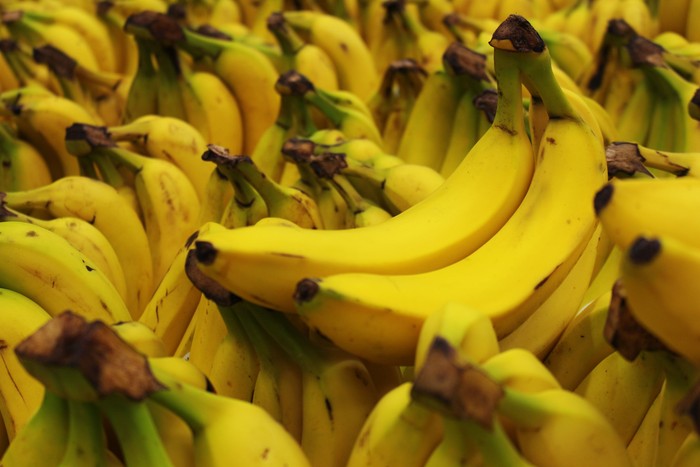 Secara umum, pisang bagus untuk pencernaanmu, baik itu dikonsumsi pagi, siang, sore, atau malam. Tapi, manfaatnya bisa paling maksimal kalau kamu mengonsumsinya bersamaan dengan waktu makan besar, misalnya sarapan, makan siang, atau makan malam.