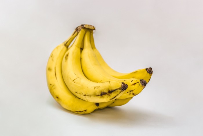 Jika kamu sedang mencoba menurunkan berat badan, pertimbangkan untuk mengonsumsi pisang pada waktu-waktu berikut, yaitu sebelum makan, sebagai camilan, dan sebelum olahraga.