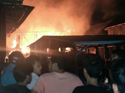 4 Rumah Panggung di Pinrang Terbakar Akibat Korsleting Listrik