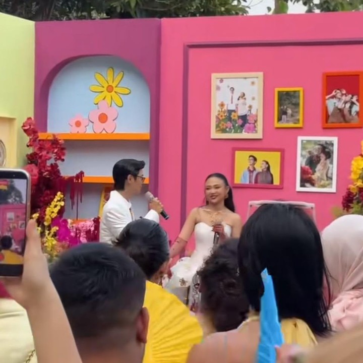 <p>Hal itu dibagikan langsung oleh Afgan melalui <em>mini vlog</em> yang diunggah di akun TikTok pribadinya. &ldquo;Hai semuanya, hari ini gue mau ngasih <em>surprise</em> buat Aulion dan juga Pila,&rdquo; ujar Afgan, dikutip dari laman TikTok <em>@afgan2705,</em> Selasa (11/8/2026).&nbsp;(Foto: TikTok @afgan2705)</p>
