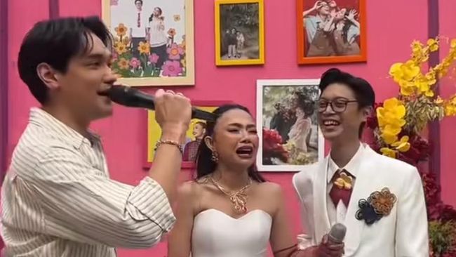 Serunya Afgan Beri Kejutan Manis di Pernikahan Aulion dan Pila, Bawakan Lagu Favorit Mempelai