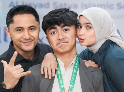 Bangga! Potret Hengky Kurniawan & Sonya Fatmala Dampingi Sang Putra Menang Lomba Matematika