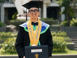 Baru Usia 22 Tahun, Aqsa Raih Gelar S2 Terbaik FK Undip dengan IPK 4,00