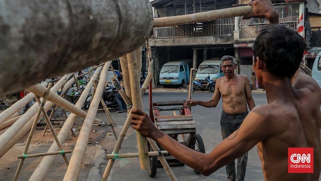 Bambu dan Batang Pinang Mulai Diburu Jelang Agustusan