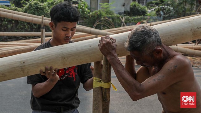 Bambu dan Batang Pinang Mulai Diburu Jelang Agustusan