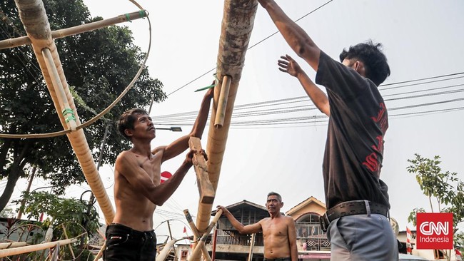 Bambu dan Batang Pinang Mulai Diburu Jelang Agustusan