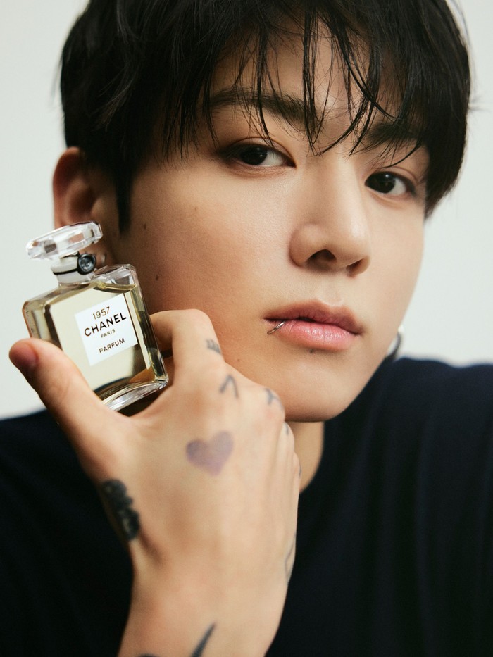Beberapa konten yang dimaksud antara lain video sesi tanya jawab atau wawancara singkat dengan Olivier Polge, In-House Perfumer Creator, seputar salah satu fragrance khas LES EXCLUSIFS DE CHANEL, yakni 1957 L&rsquo;Extrait. / Foto: instagram.com/chanelofficial