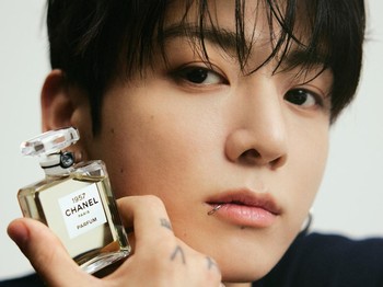 Beberapa konten yang dimaksud antara lain video sesi tanya jawab atau wawancara singkat dengan Olivier Polge, In-House Perfumer Creator, seputar salah satu fragrance khas LES EXCLUSIFS DE CHANEL, yakni 1957 L&rsquo;Extrait. / Foto: instagram.com/chanelofficial