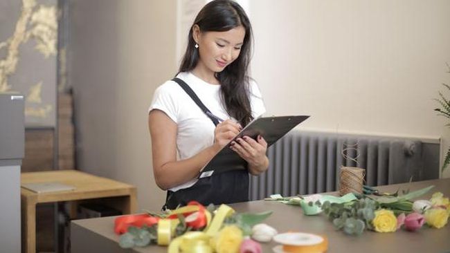 Ciri Kepribadian Perempuan yang Suka Membuat Daftar Belanja dengan Tulisan Tangan