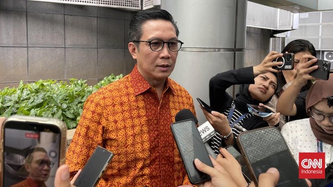 Direktur Utama BEI Jeffrey Hendrik dalam acara Musyawarah Anggota Asosiasi Emiten Indonesia (AEI) 2026 di Hotel Kempinski, Jakarta Pusat, Selasa (11/8).