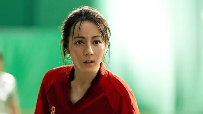 Dilraba Dilmurat dalam film Kung Fu Soccer (2026).