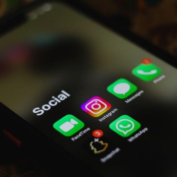 5 Hal yang Sebaiknya Tidak Dibagikan di Media Sosial