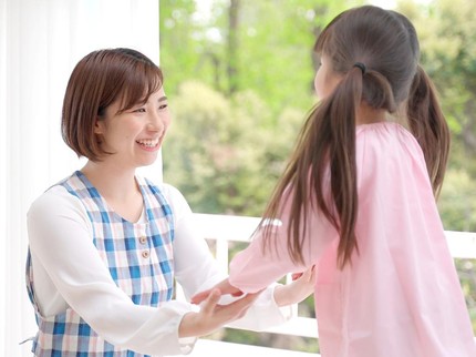 Orang Tua Kini Sewa Babysitter Khusus Anak Sekolah, Ternyata Ini yang Dilakukan