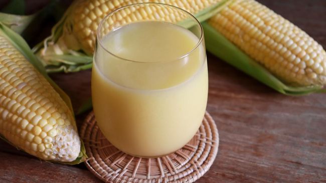 Susu jagung manis tengah menarik perhatian di media sosial. Simak apa itu susu jagung dan cara membuatnya sendiri di rumah.