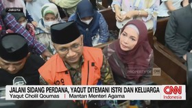 Jalani Sidang Perdana, Yaqut Ditemani Istri dan Keluarga