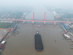 Warga Palembang Keluhkan Asap Karhutla: Serpihan Kotori Rumah-Bikin Mata Perih