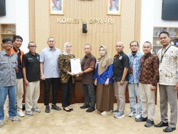 Andre Rosiade Terima Aspirasi Serikat Pekerja PT Pos, Dorong Solusi Bersama Danantara