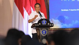 Menteri Hukum RI, Supratman Andi Agtas, melakukan uji coba electronic voting (e-voting) di Kantor Wilayah Kementerian Hukum Jawa Timur dengan melibatkan pegawai dalam menentukan calon pejabat yang dinilai layak memimpin