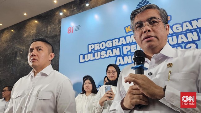 Menteri Ketenagakerjaan Yassierli dalam acara Kick off Program Magang Nasional Angkatan 2 Batch I di Kantor Kemnaker, Jakarta Selatan, Selasa (11/8).